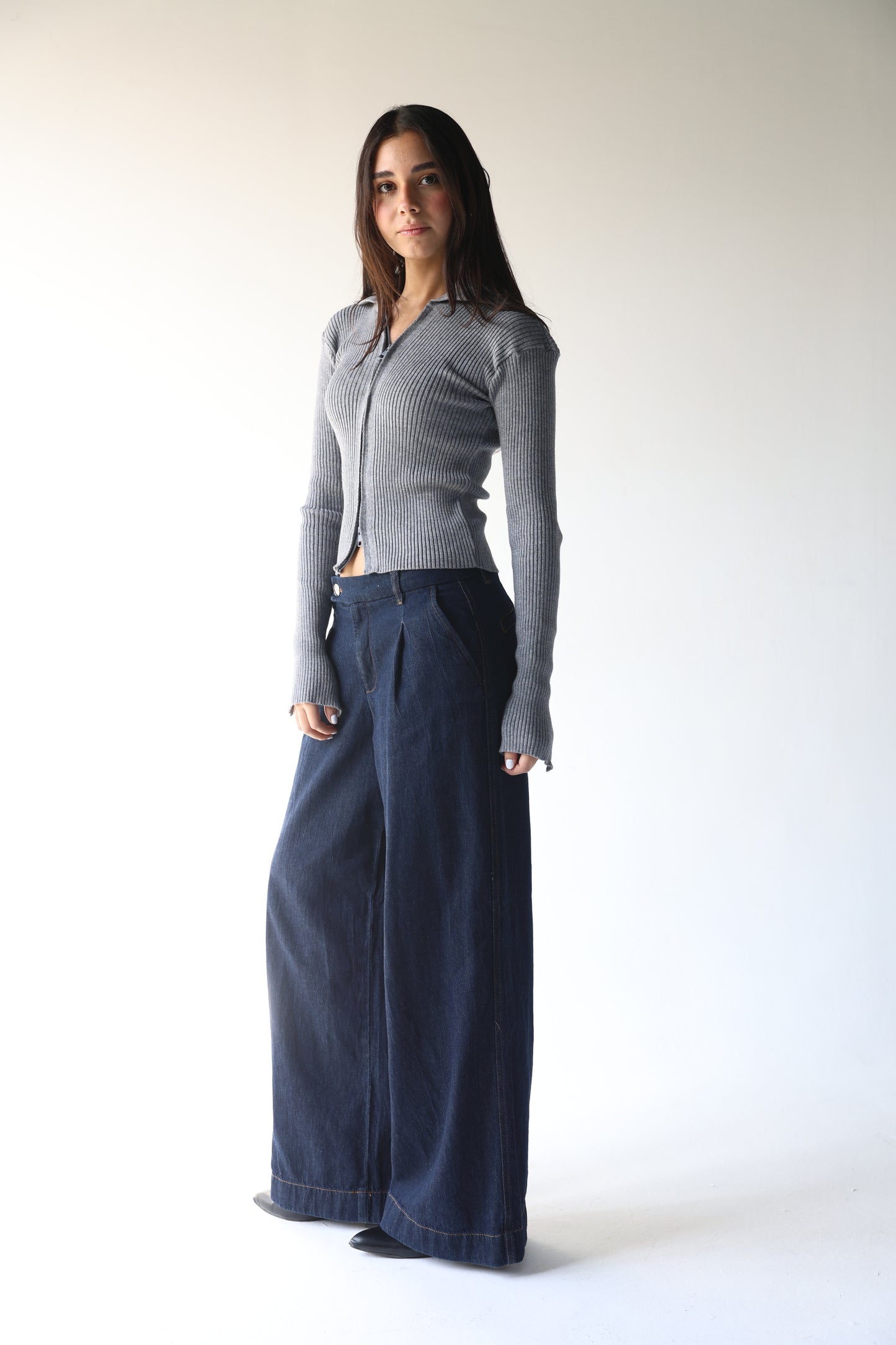 Grey knit pullover with zippers